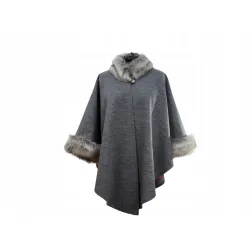 Damskie ponczo z futrem - kołnierz i rękawy w luksusowym stylu