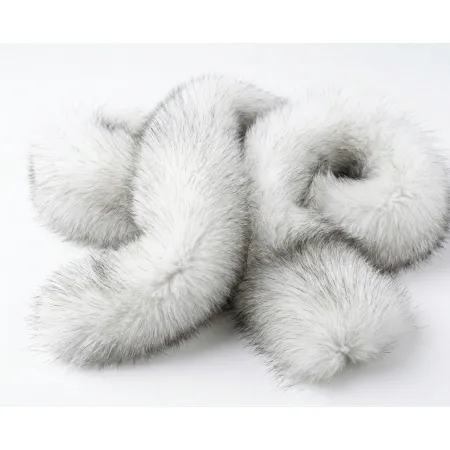 Tkanina futrzana biała podpalana 150 cm. 04