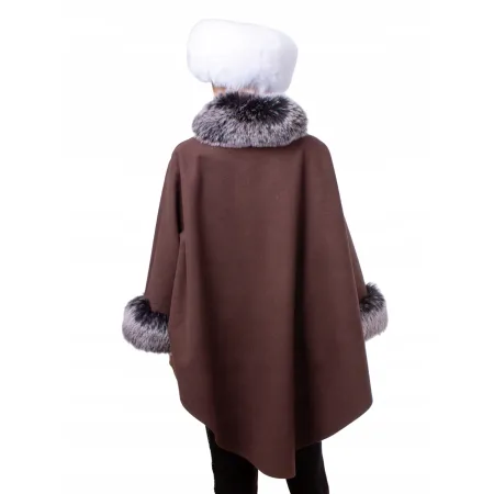 Ponczo ETOLA z eko futrem w eleganckim odcieniu beżu