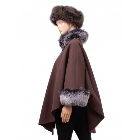 Ponczo ETOLA z eko futrem w eleganckim odcieniu beżu