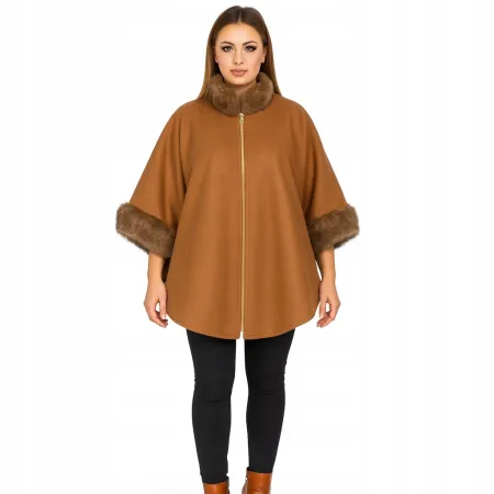 Karmelowe ponczo z futrzanymi akcentami poncho na wiosnę narzuta one size